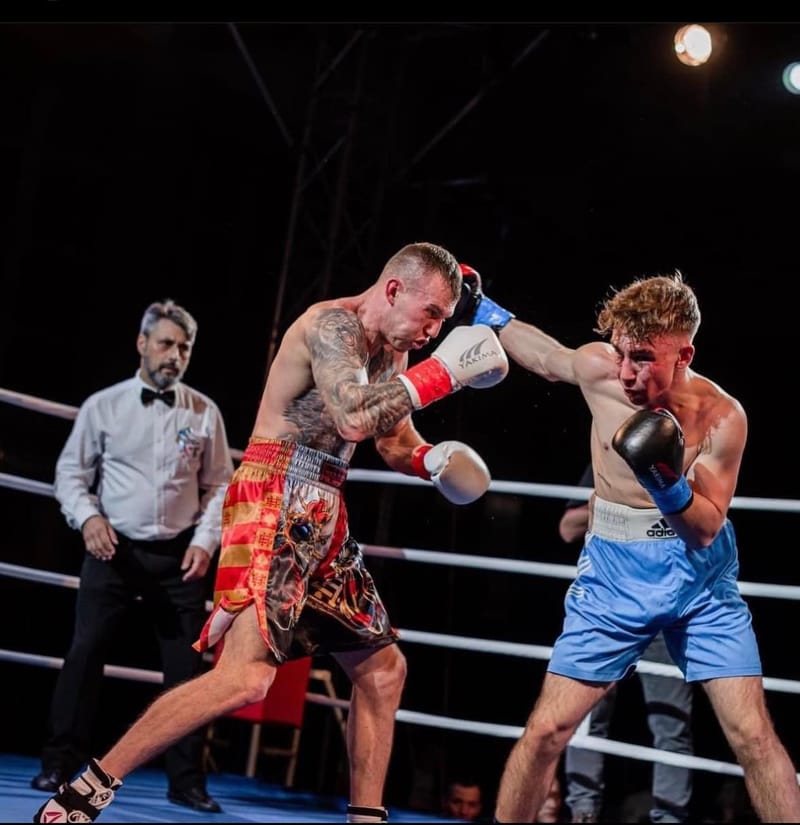 Oskar Gajcowski podczas walki - cios